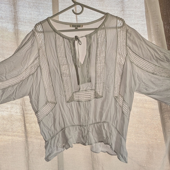 🛍️4 For $15🛍️Black Rainn White Blouse with Crochet Accents - Picture 3 of 8